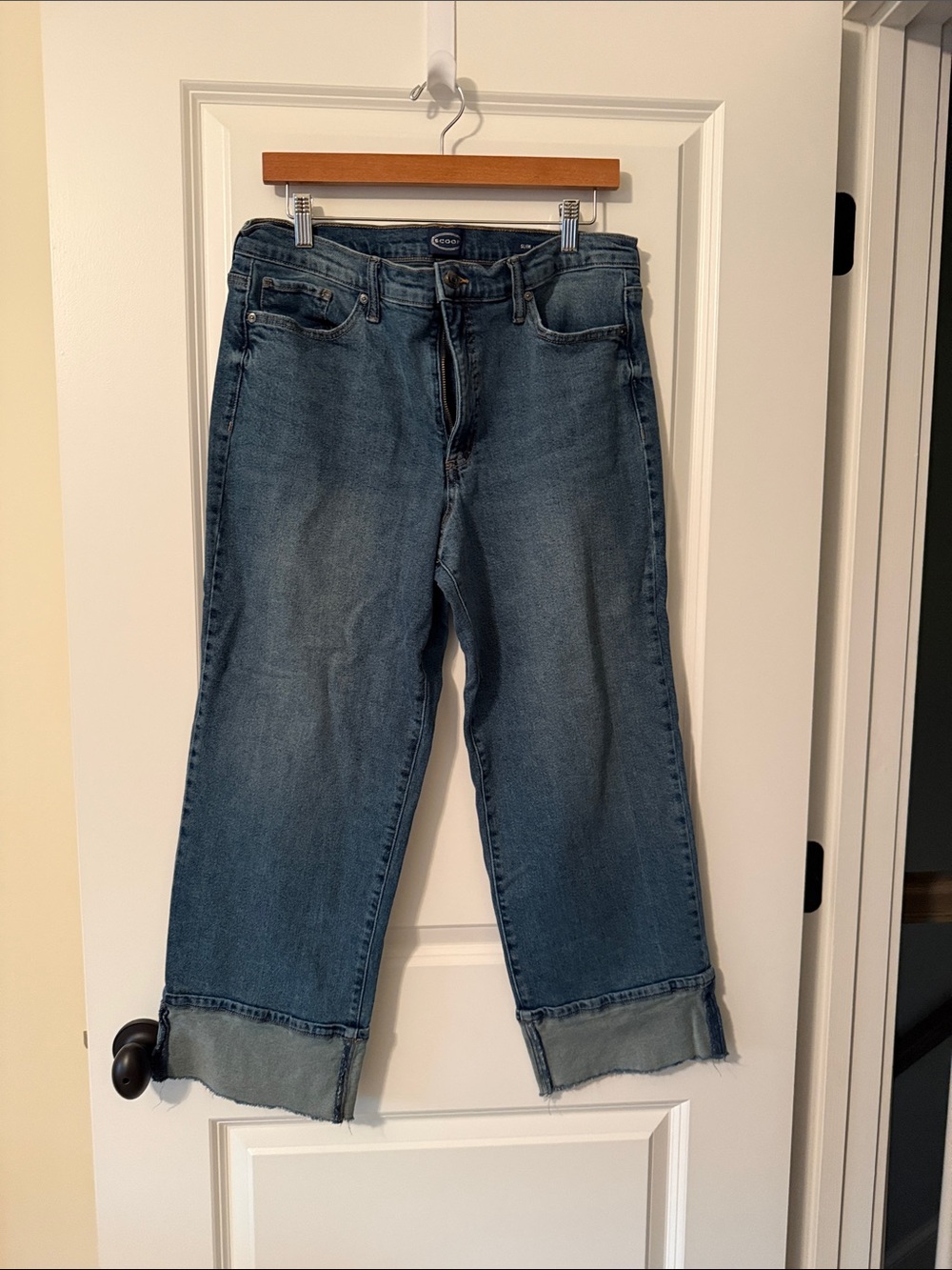 Casual Cropped Blue Women's Jeans - Relaxed Ankle Fit